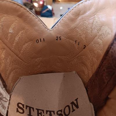 LADIES STETSON BOOTS AND SOCKS SIZE 10