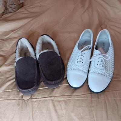 LADIES SESTO GOLF SHOES (12) AND FIRESIDE SLIPPERS (10)