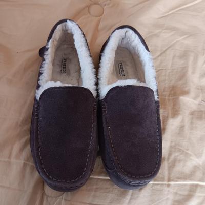 LADIES SESTO GOLF SHOES (12) AND FIRESIDE SLIPPERS (10)