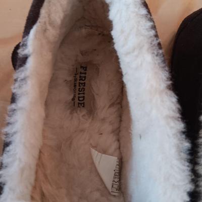 LADIES SESTO GOLF SHOES (12) AND FIRESIDE SLIPPERS (10)