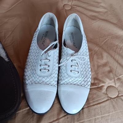LADIES SESTO GOLF SHOES (12) AND FIRESIDE SLIPPERS (10)