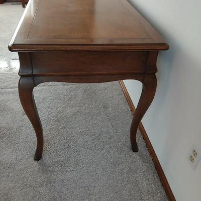 Beautiful Drexel sofa / console entryway table with three drawers