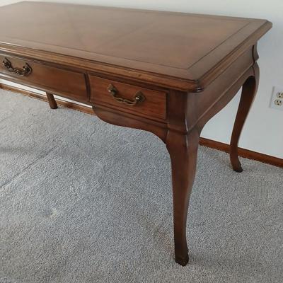 Beautiful Drexel sofa / console entryway table with three drawers