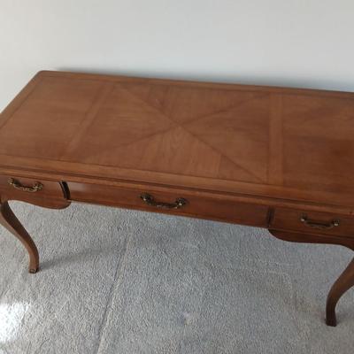 Beautiful Drexel sofa / console entryway table with three drawers