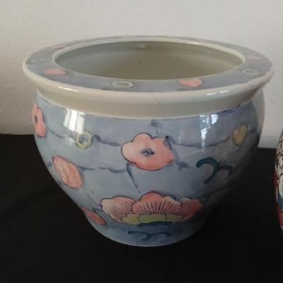 Ceramic flowerpot with decorative vase