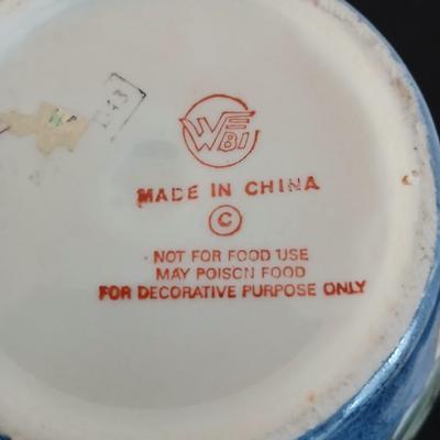 Ceramic flowerpot with decorative vase