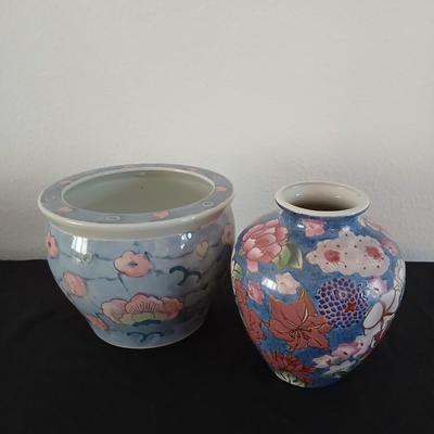 Ceramic flowerpot with decorative vase