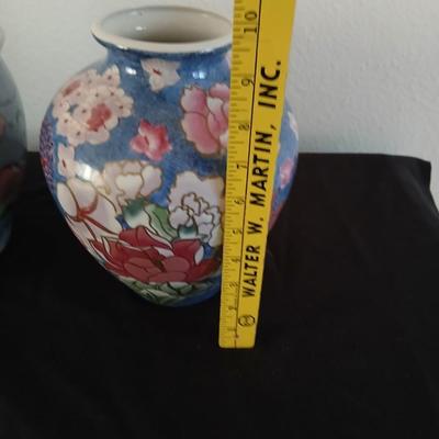 Ceramic flowerpot with decorative vase