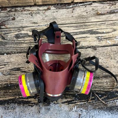 Sears Paint Tank, Aro 1/4” Air Ratchet plus 3M & Cabot Respirators (S-MG)