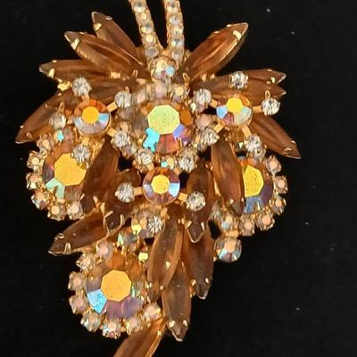 Costume Jewelry - Amber beaded brooch with matching gemstone clip-on earrings Bling!