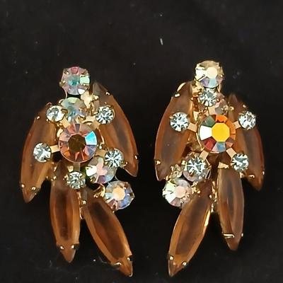 Costume Jewelry - Amber beaded brooch with matching gemstone clip-on earrings Bling!