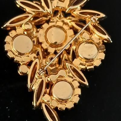 Costume Jewelry - Amber beaded brooch with matching gemstone clip-on earrings Bling!