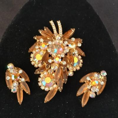 Costume Jewelry - Amber beaded brooch with matching gemstone clip-on earrings Bling!