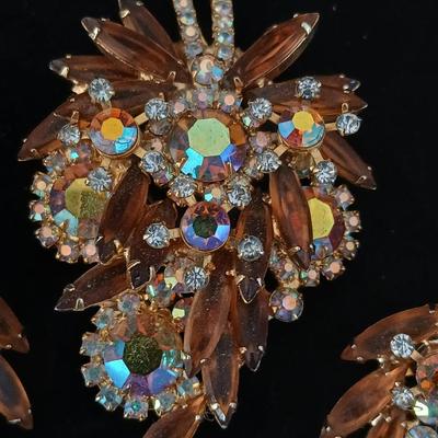 Costume Jewelry - Amber beaded brooch with matching gemstone clip-on earrings Bling!