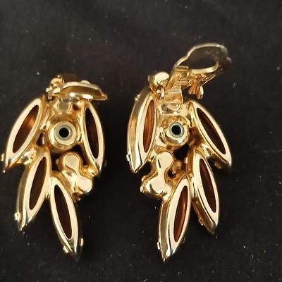 Costume Jewelry - Amber beaded brooch with matching gemstone clip-on earrings Bling!