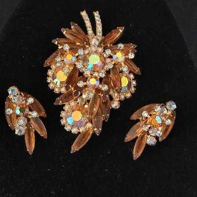 Costume Jewelry - Amber beaded brooch with matching gemstone clip-on earrings Bling!