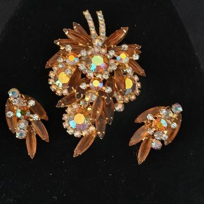 Costume Jewelry - Amber beaded brooch with matching gemstone clip-on earrings Bling!