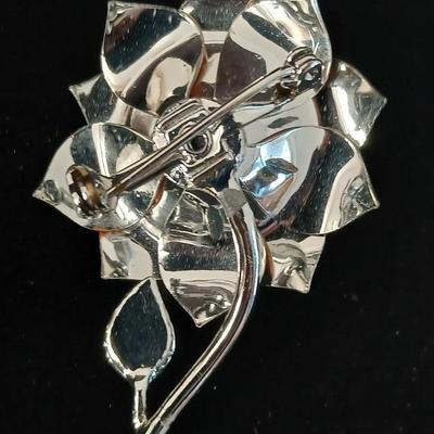 Silver toned Brooch with Avon love knot clip-on earrings Jewelry