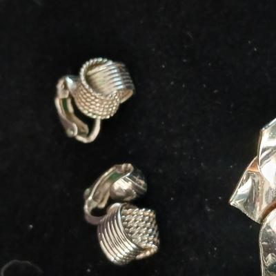 Silver toned Brooch with Avon love knot clip-on earrings Jewelry