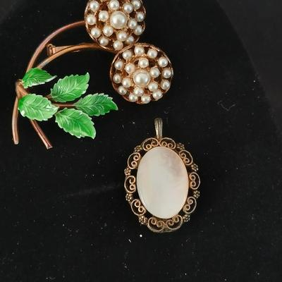 Double Faux Cluster Baroque Pearl Flower Brooch Pin with vintage cameo pendant - Jewelry