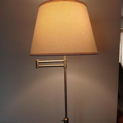 Adjustable swing arm floor lamp