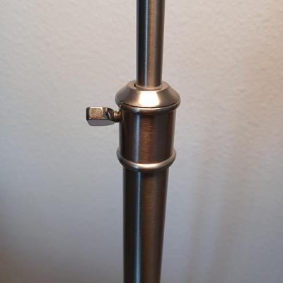 Adjustable swing arm floor lamp