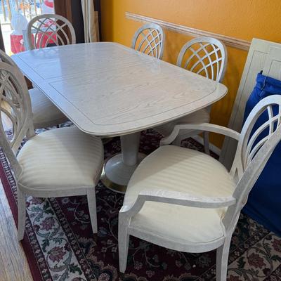 Henredon Table/2 leaves, with 6 oversized chairs
