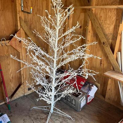 Cascading Holiday Light Trees (S-MG)