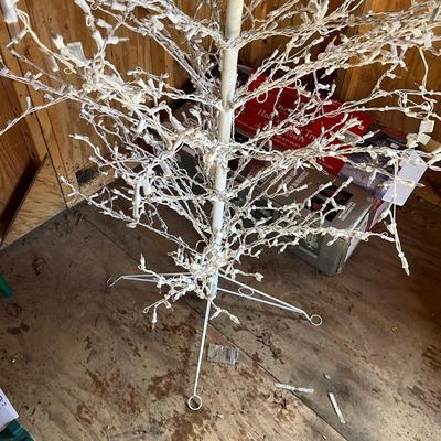 Cascading Holiday Light Trees (S-MG)