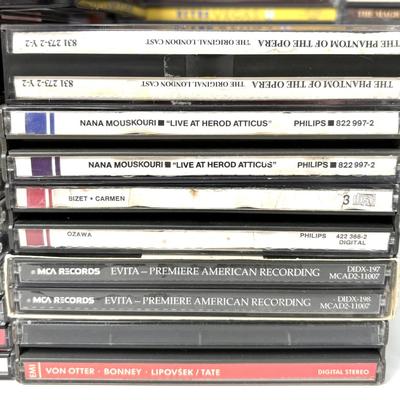 Lot of 191 CDs - Taylor Swift, Celine Dion, Barbara Streisand, Cher, Yanni, John Denver, Julio Iglesias