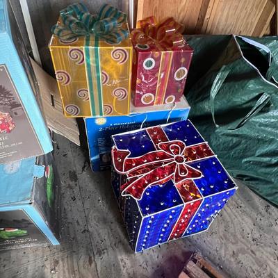 Chenille ‘Fergie Frog’ & More Christmas Lighted Yard Decor (S-RG)