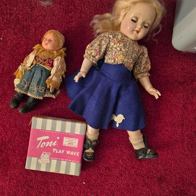 2 dolls