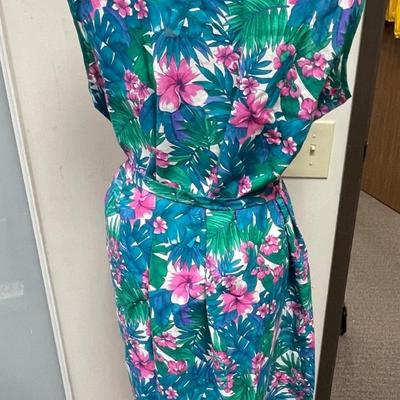 One Size fits Most House Dress Muumuu with tied waist tropical flower print