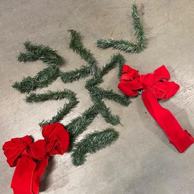 Christmas Wreaths and More (1008-BM)