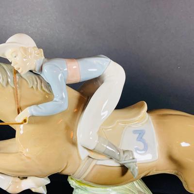 LOT:31: Rare Vintage Large Lladro "Jockey Mounted" Figurine