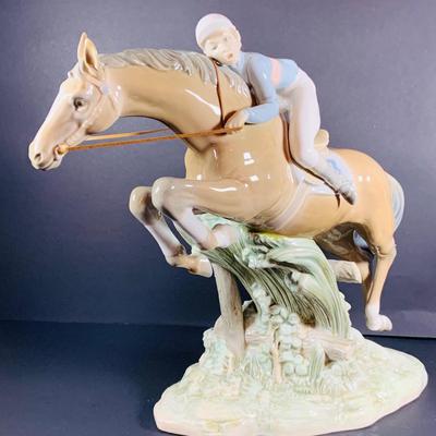 LOT:31: Rare Vintage Large Lladro "Jockey Mounted" Figurine