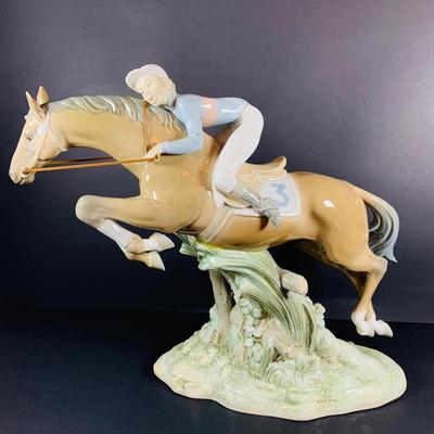 LOT:31: Rare Vintage Large Lladro "Jockey Mounted" Figurine