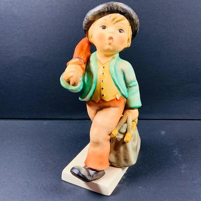 LOT:37: Set of 2 Vintage Goebel Hummel Figurines - Signed and Dated Merry Wanderer and Friends from 1947