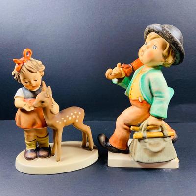 LOT:37: Set of 2 Vintage Goebel Hummel Figurines - Signed and Dated Merry Wanderer and Friends from 1947
