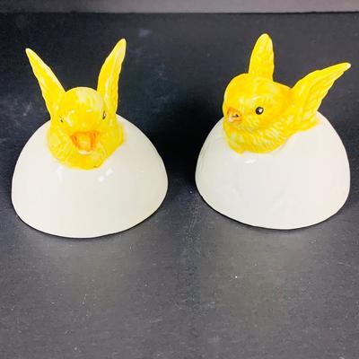 LOT 42: Lefton Rabbits, Dept 56 Chicks and Wooden Eggs, Fitz and Floyd Rabbit with Basket, Pendelfin Rabbits, Ceramic Baskets, Eggs and More