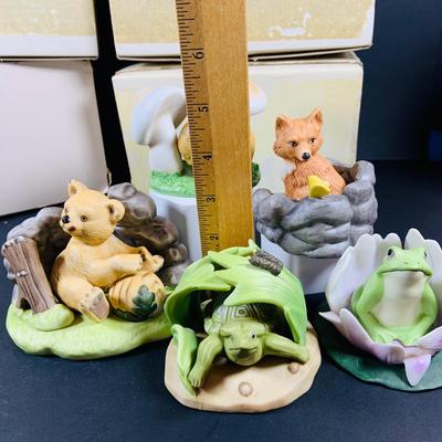 LOT:48: Franklin MInt Woodland Surprise Collection of Porcelain Figures - Bear, Mouse, Turtle, Fox, Frog