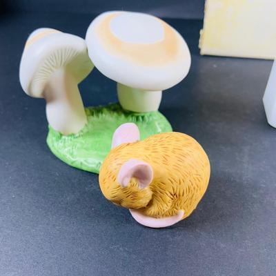 LOT:48: Franklin MInt Woodland Surprise Collection of Porcelain Figures - Bear, Mouse, Turtle, Fox, Frog