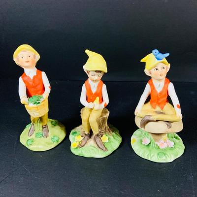 LOT:52: Luck of the Irish Collection-Jim Shoe Shamrock, (3) Ceramic Pixi Elves, (2) Irish Cottages, Vintage Duncan Ceramic Mold Shamrock...
