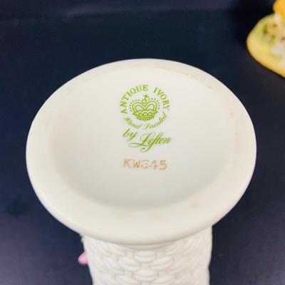 LOT:52: Luck of the Irish Collection-Jim Shoe Shamrock, (3) Ceramic Pixi Elves, (2) Irish Cottages, Vintage Duncan Ceramic Mold Shamrock...