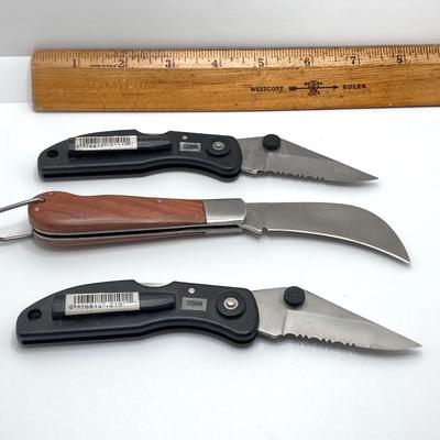 LOT 59: Manon 3,0 x Eschenback Optik Binoculars with Case, Sheffield Knives and Sharp Pocket Knife