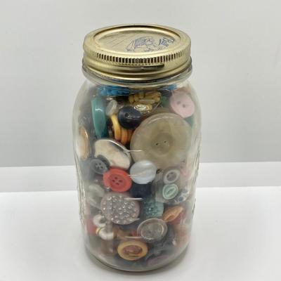 LOT 74: Vintage Owls and Buttons Collection