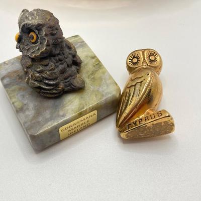 LOT 74: Vintage Owls and Buttons Collection