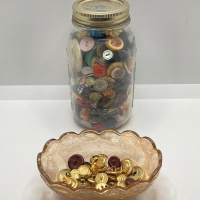 LOT 74: Vintage Owls and Buttons Collection