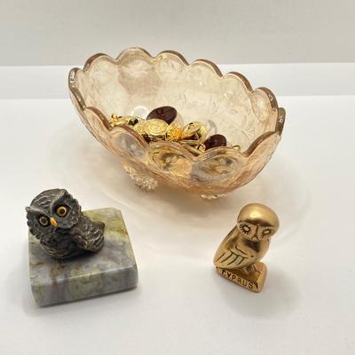 LOT 74: Vintage Owls and Buttons Collection