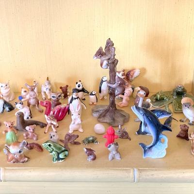 LOT 79: Large Collection of Miniature Animal Figurines